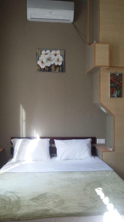 Hotel Joniskera Tiflis Habitación foto